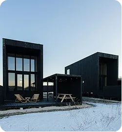 Красивые стулья на участке