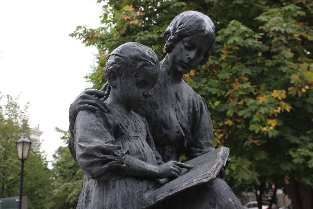 Изображение ПАМЯТНИК ПЕРВОЙ УЧИТЕЛЬНИЦЕ